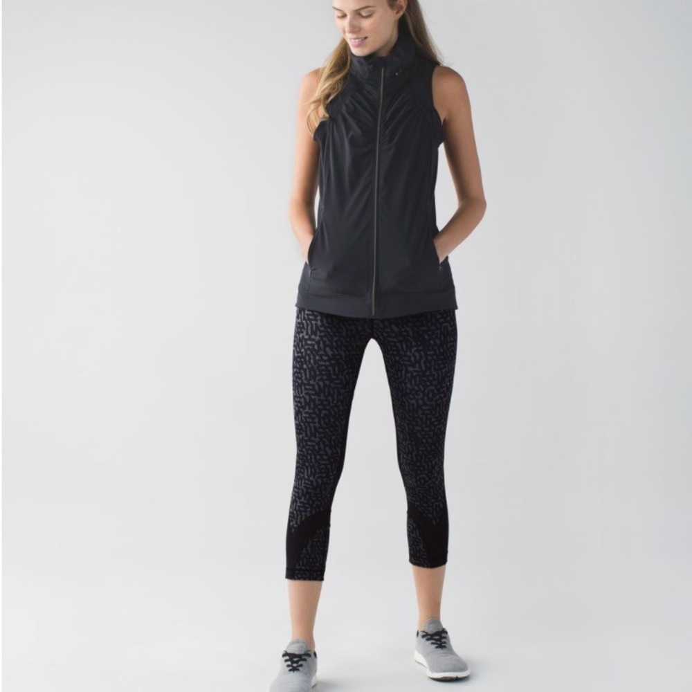 Lululemon Run: Inspire Crop 
*Full-On Luxtreme (Mesh), black and gray